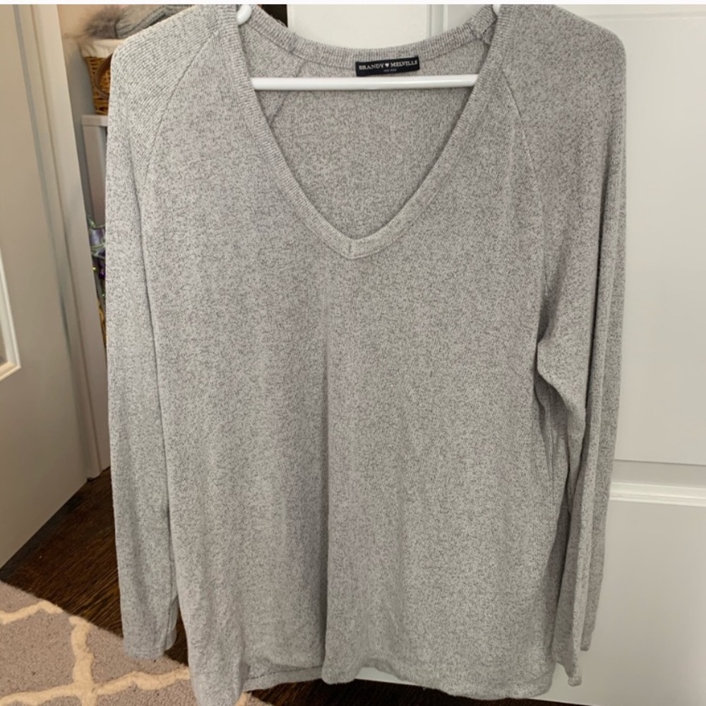 BUNDLE!! 2 BRANDY MELVILLE SWEATERS
